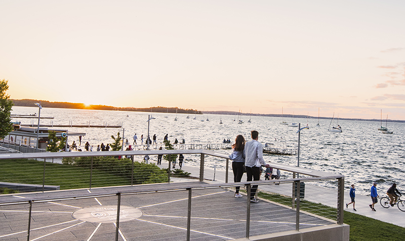 People enjoying the view of Lake Mendota from Alumni Park